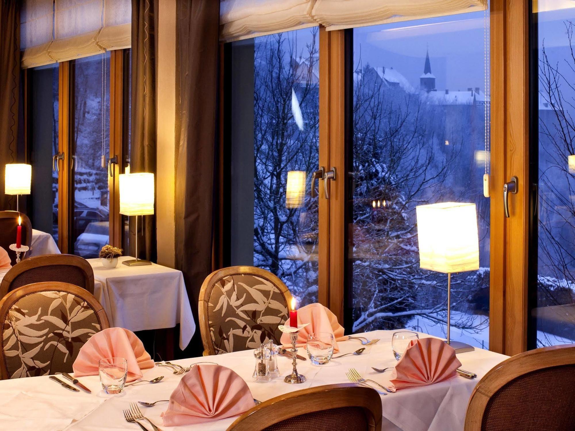 Spa Hotel Restaurant Au Lion D'Or Ла Петит-Пиер Екстериор снимка